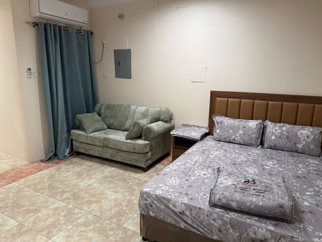 SAR 1800/month, Furnished, 1 BR, Fully Furnished Studio In A Newly Renivated Building (Shamaliyah Area)