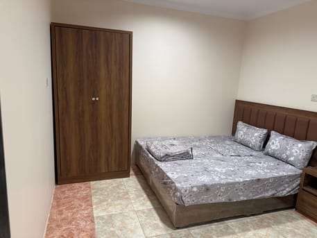 SAR 1800/month, Furnished, 1 BR, Fully Furnished Studio In A Newly Renivated Building (Shamaliyah Area)